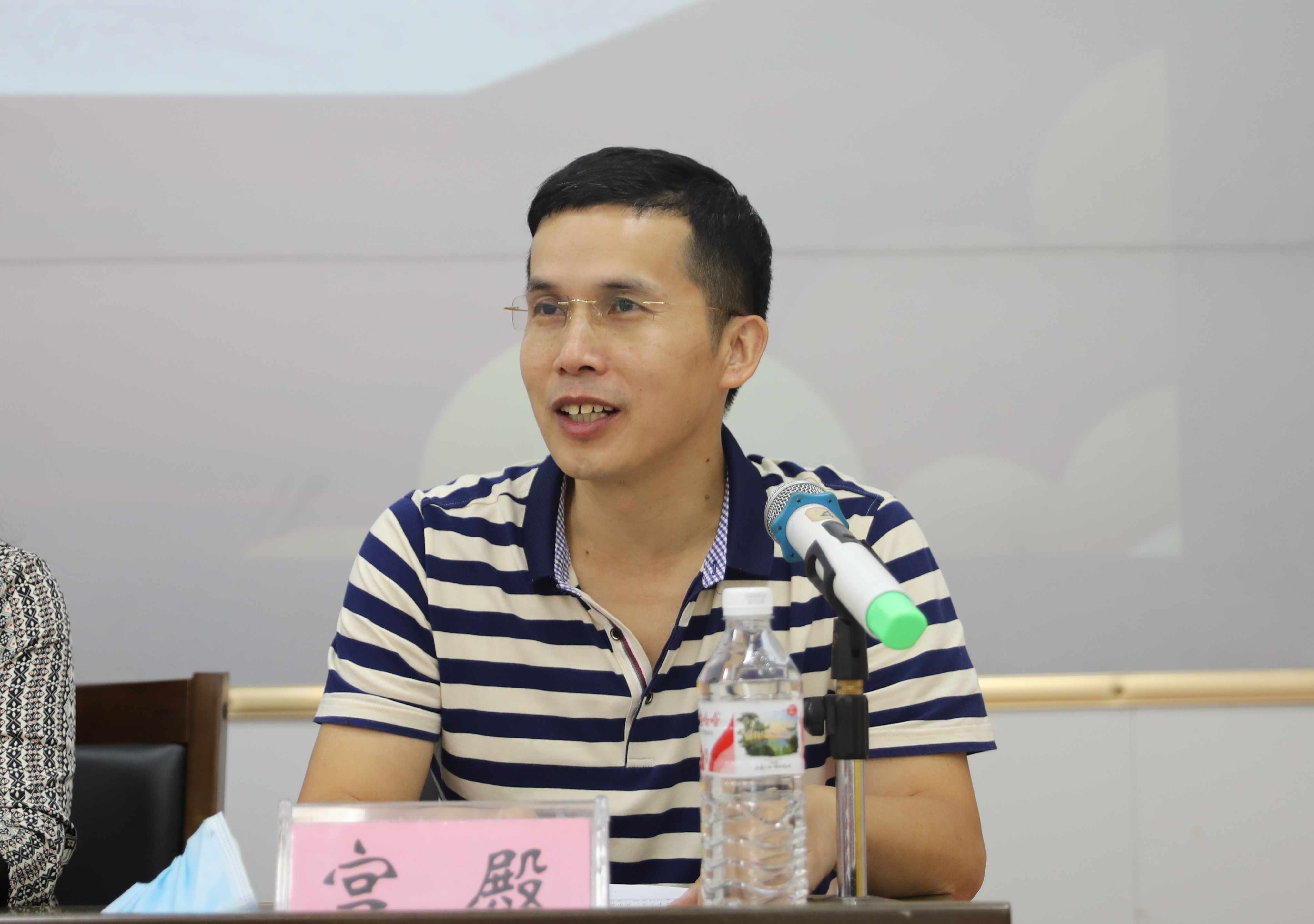 开云网页版界面·开云(中国)建工大都租赁有限公司劳资处副处长宫殿讲话