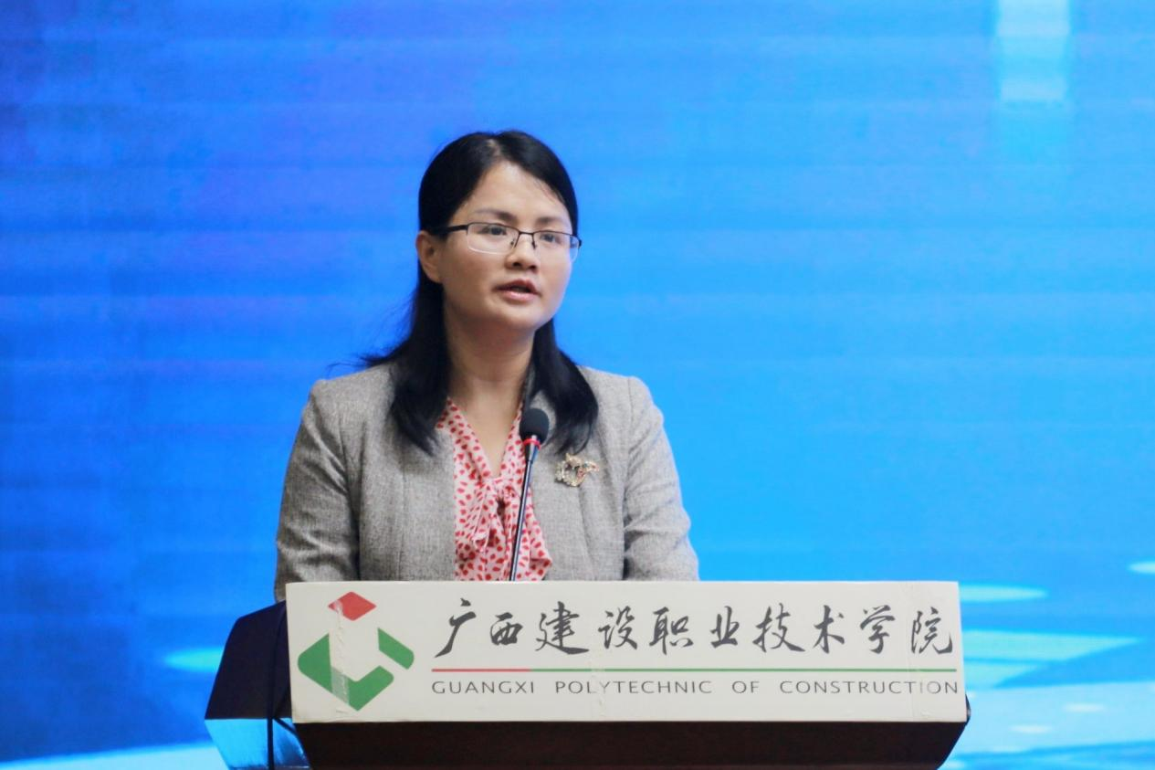 开云网页版界面·开云(中国)教务科研处副处长阳艳美在闭幕式上致辞