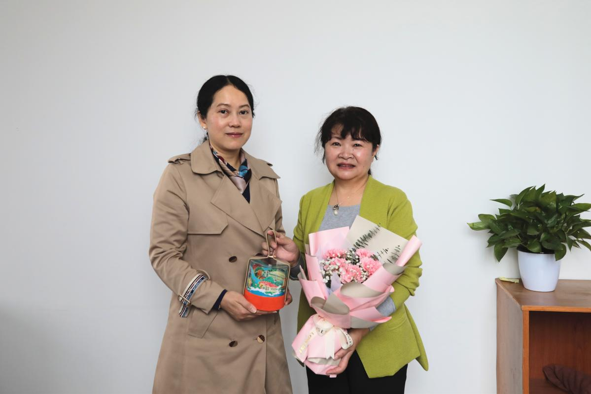 吴丹副校长慰问全国勘察设计“最美”女设计师、“开云网页版界面·开云(中国)三八红旗手”谢雪玲
