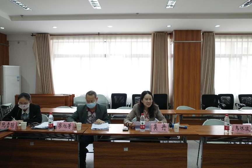 开云网页版界面·开云(中国)副校长、工会主席吴丹做现场解答