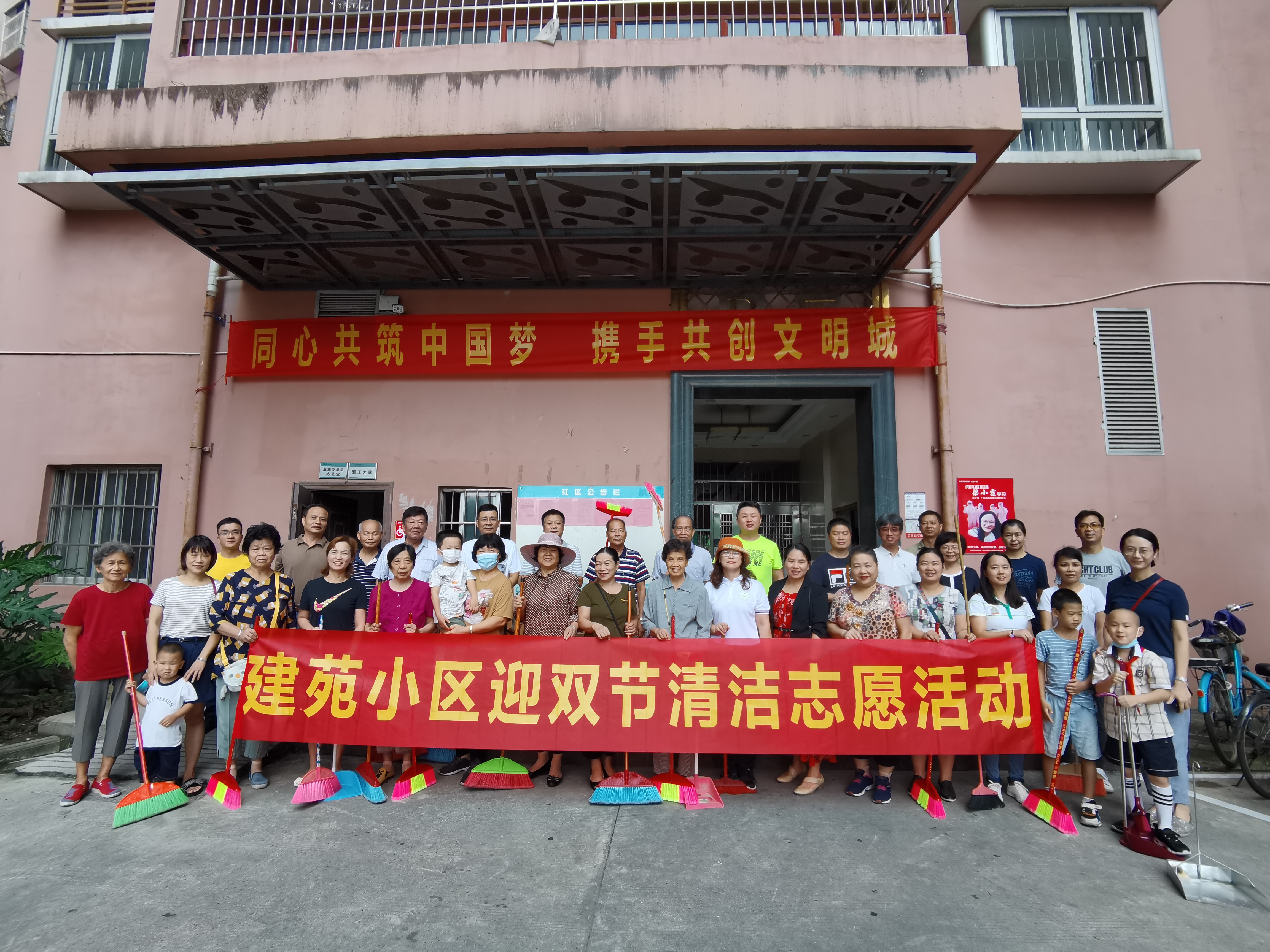 部分志愿者合影