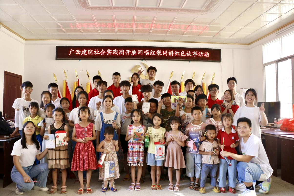 实践团与永富村的小朋友们合影
