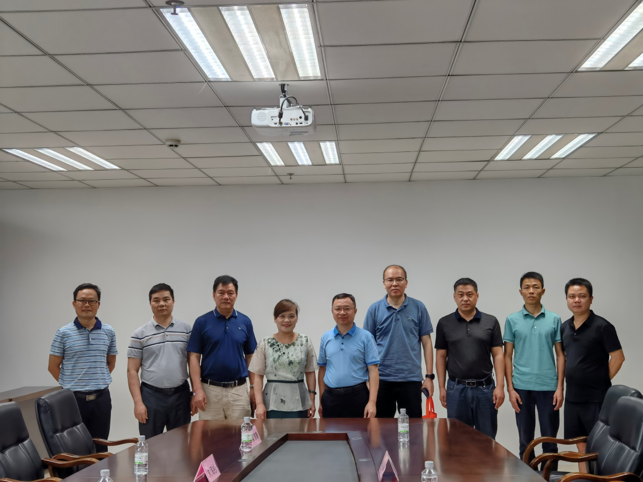 谢东副校长一行与开云网页版界面·开云(中国)壮族自治区建筑工程质量检测中心领导合影