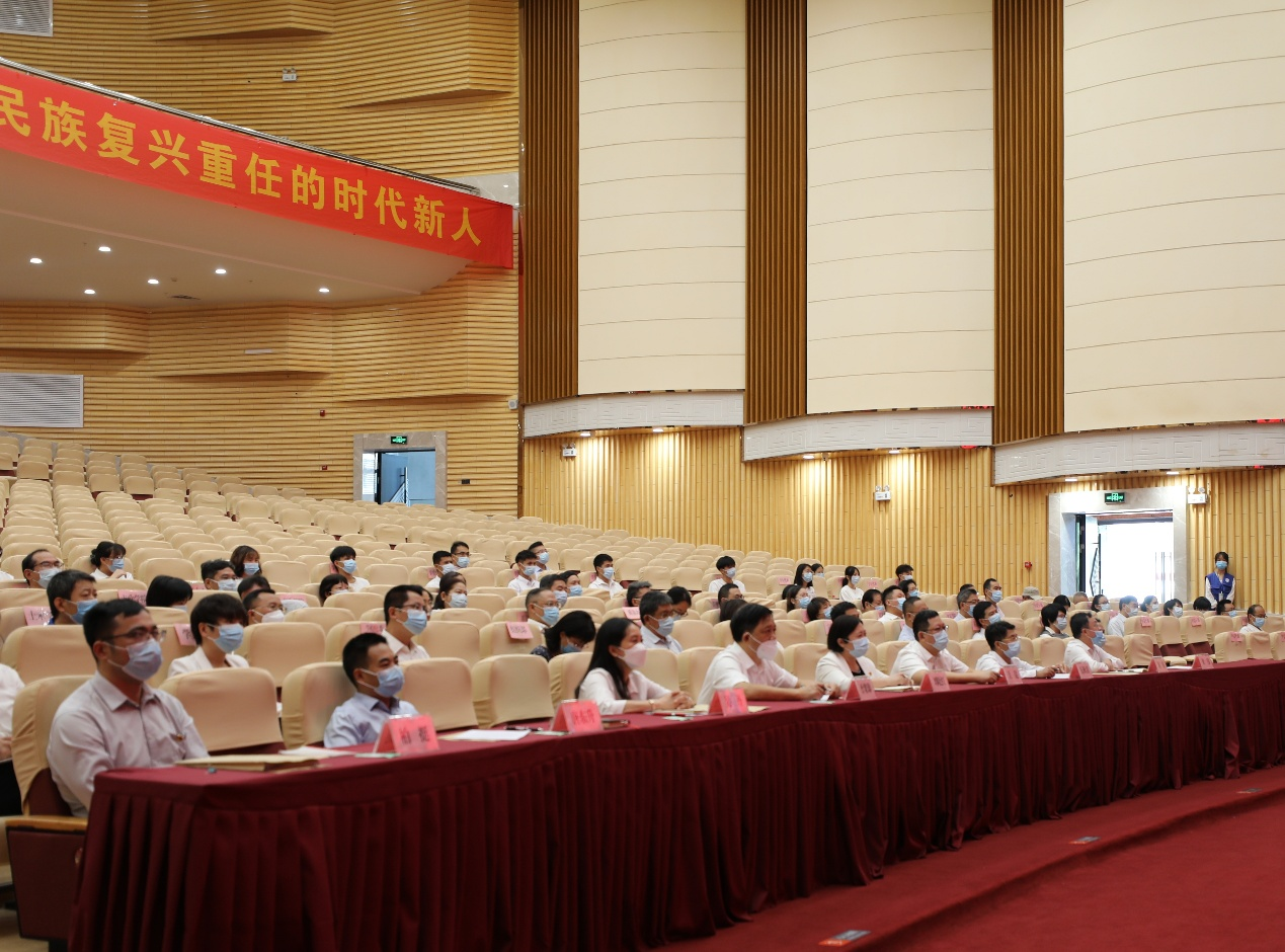 开云网页版界面·开云(中国)领导、全体中层干部主会场现场观看