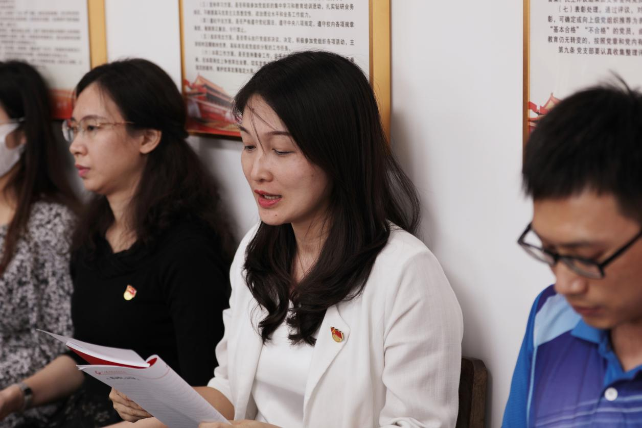 唐羽薇同志作交流发言