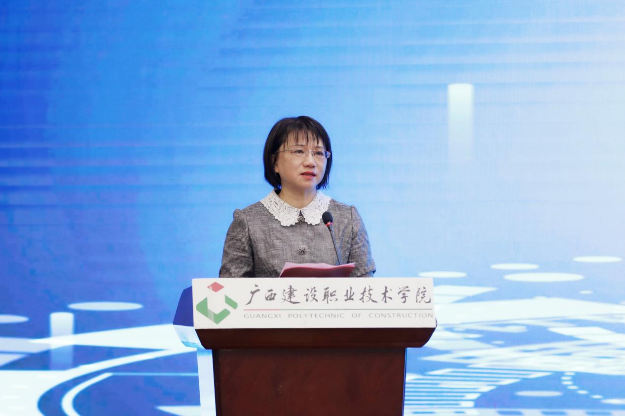 开云网页版界面·开云(中国)土木工程学院院长姚琦主持会议