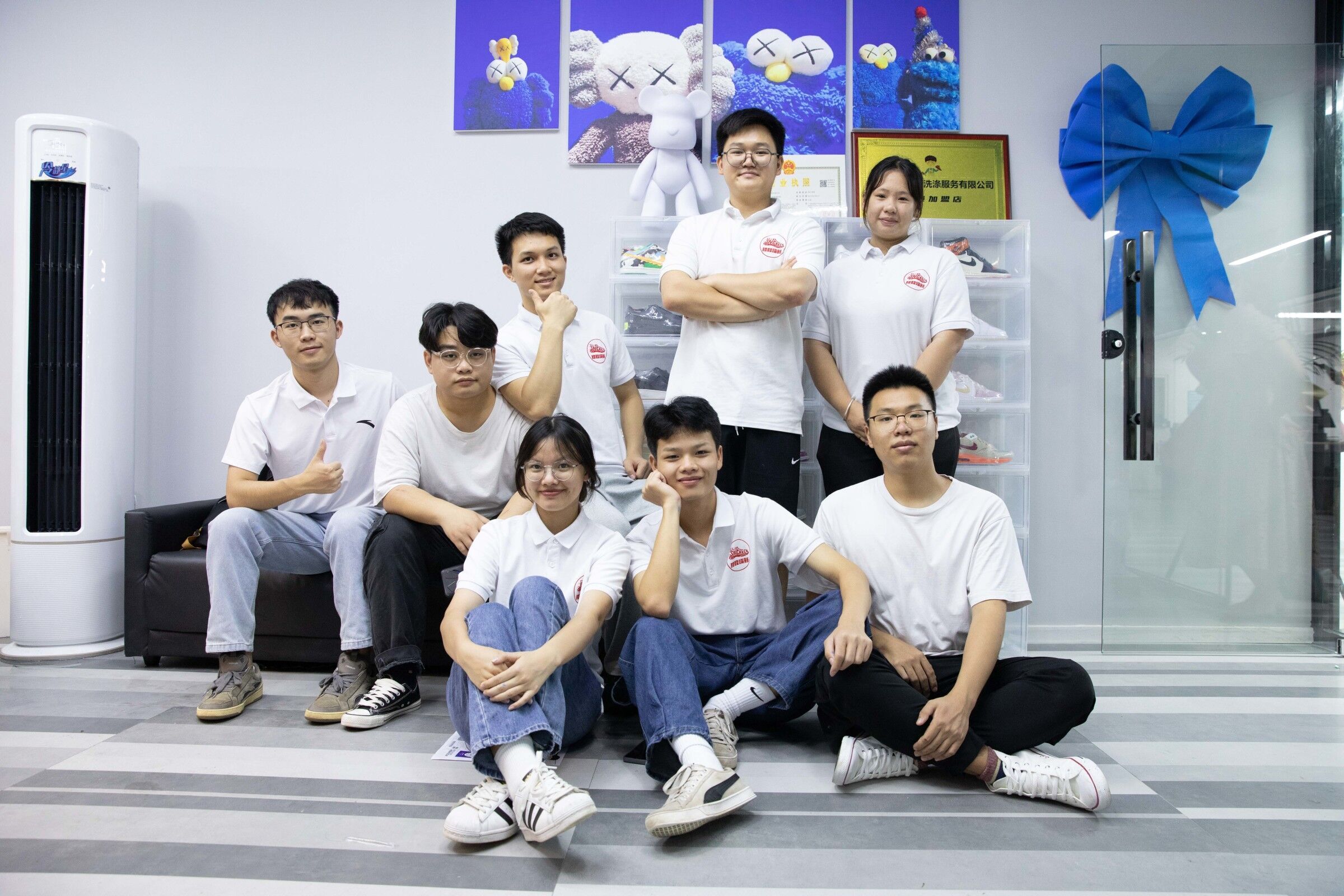 开云网页版界面·开云(中国)球鞋焕新洗涤服务有限公司部分成员合影