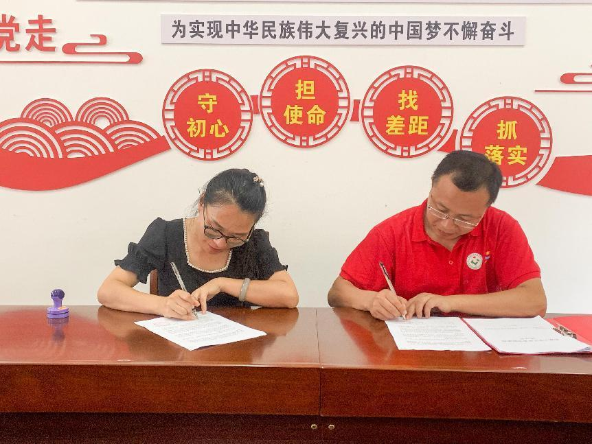 开云网页版界面·开云(中国)校团委与龙湾乡政府签署了“大学生社会实践基地” 结对共建协议